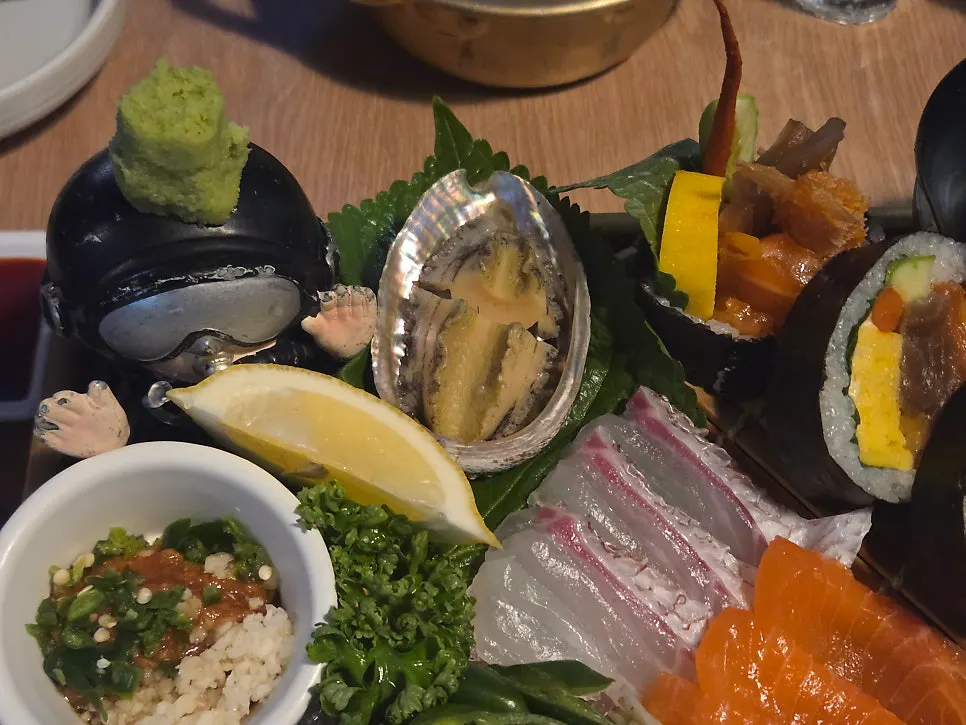 Abalone and steamed clams in the haenyeo box
