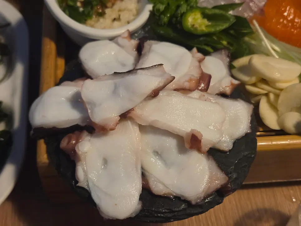 Sea squirt and boiled octopus in the haenyeo box