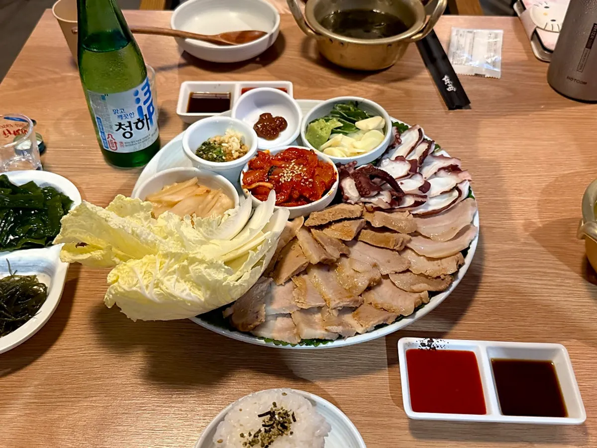 Parang Haenyeojip, a seafood Korean pocha on Sinsa Garosugil