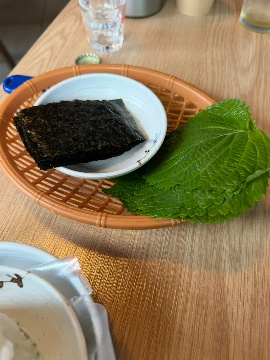 Fresh wasabi, ginger, rakkyo, and sliced garlic pairings