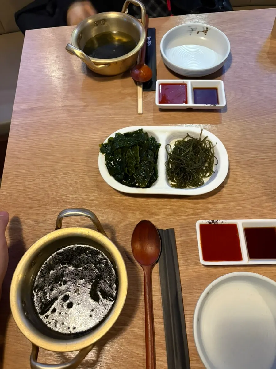 Basic side dishes of seaweed and per-person seaweed soup