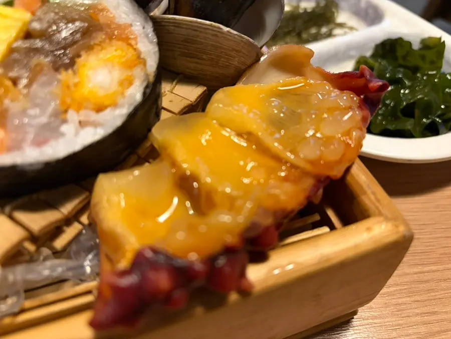 A plate of fresh sea squirt with no fishy taste