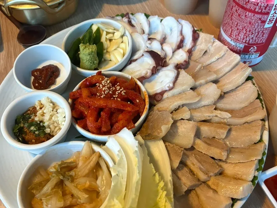 Parang Haenyeojip's signature rock octopus and haenyeo bossam