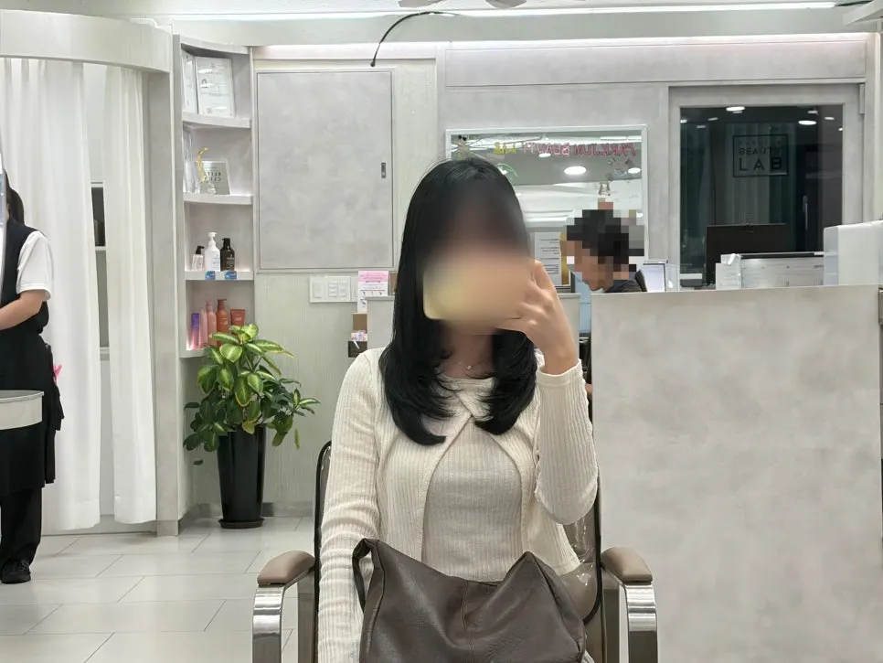 펌 직후 컬이 잡힌 레이어드 C컬 모발