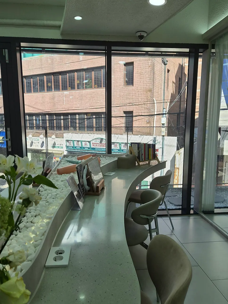 Overall view of the interior of Park Jun Beauty Lab Gangnam Branch