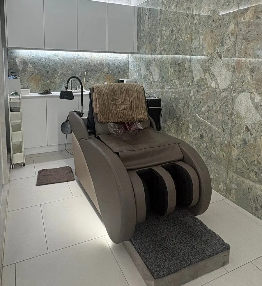 Makeup area and dedicated head spa space