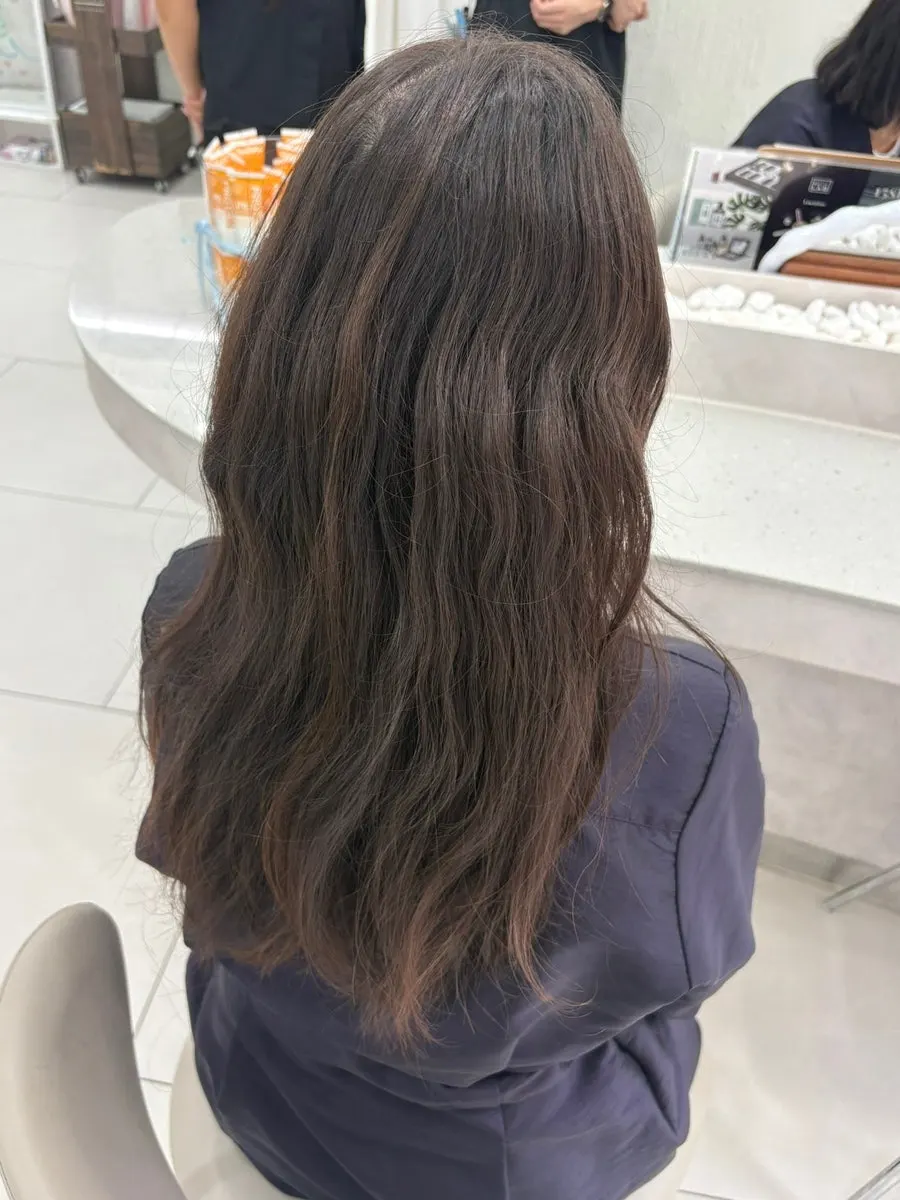 Before photo of frizzy, damaged hair before the Reforming treatment