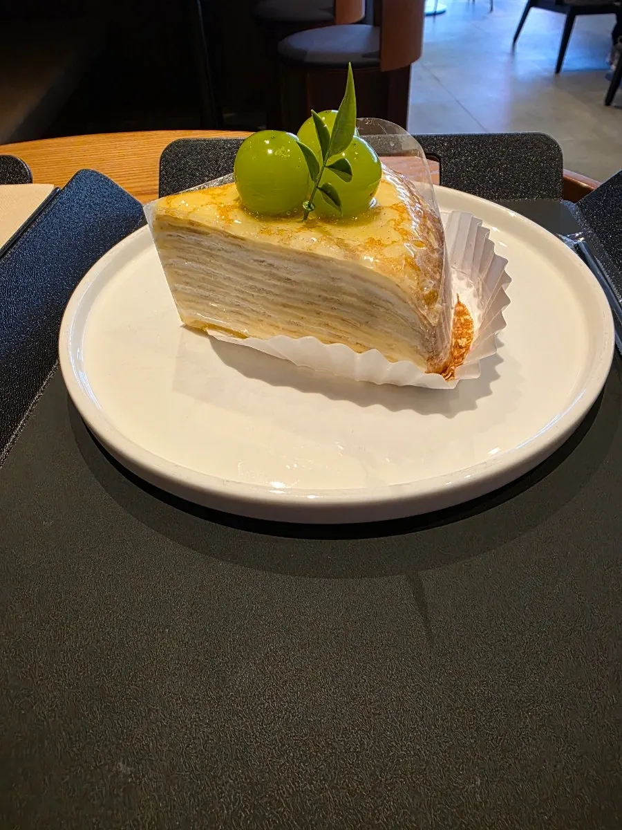 Cross-section of the tiramisu showing the cream layer