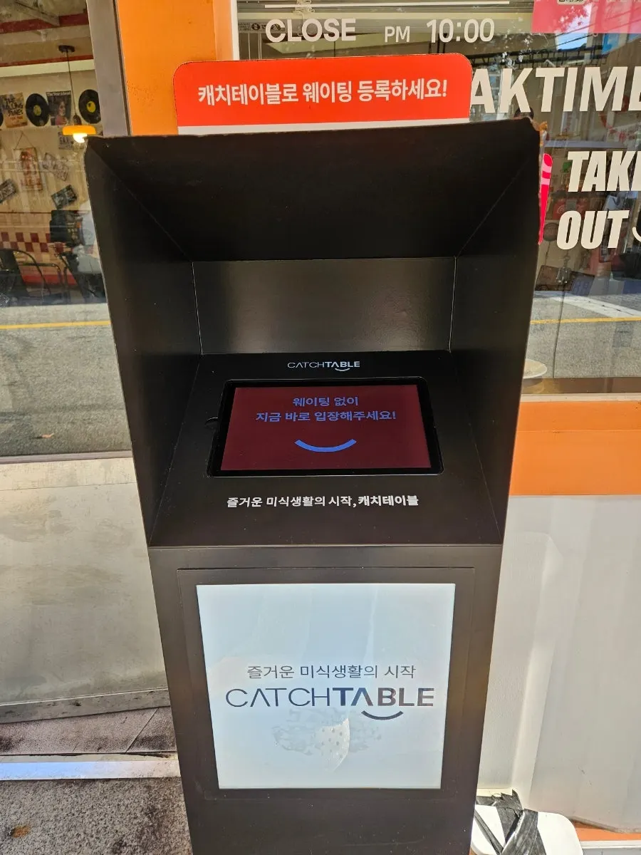 Menu board showing every pasta priced at ₩9,900