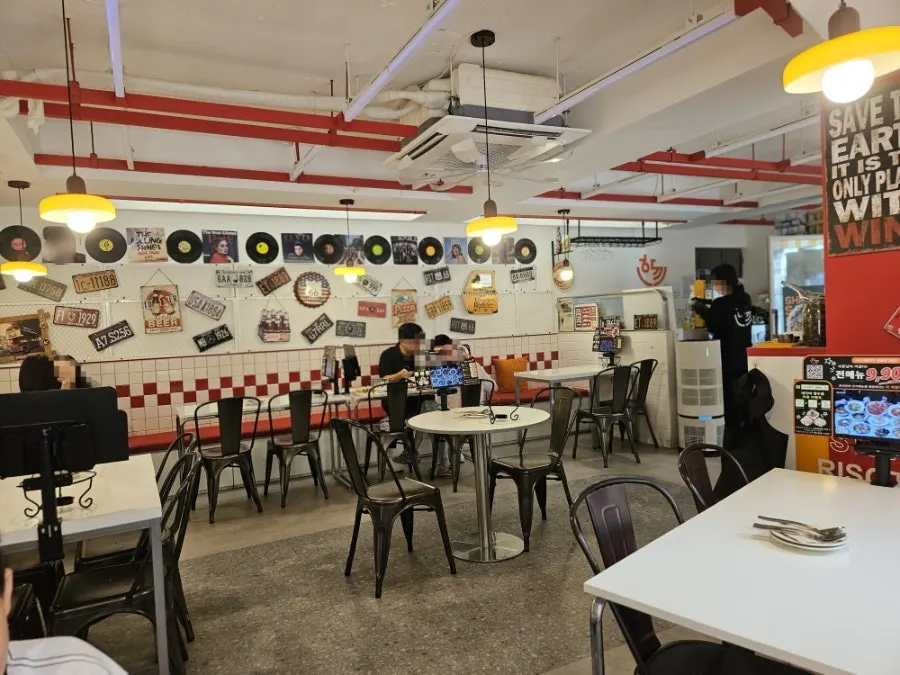 Bright, clean interior of Pasta Han Kki Nowon Main Branch