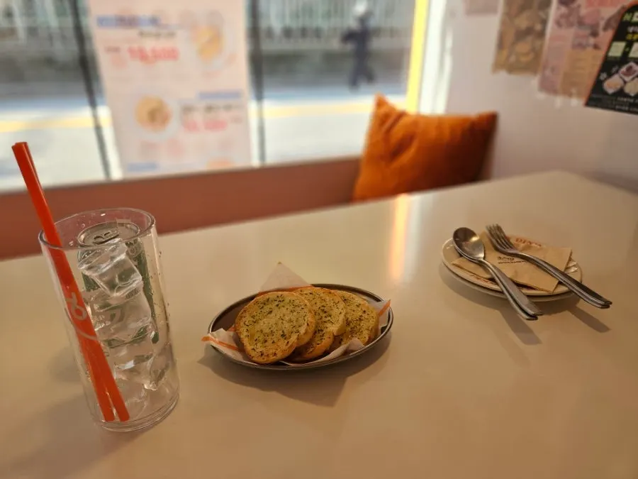 Garlic bread served before the meal