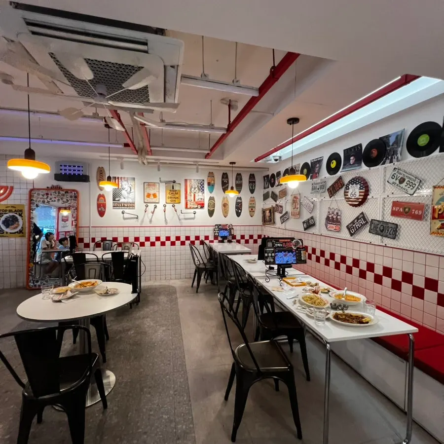 Table seating comfortable for kids at Pasta Han Kki