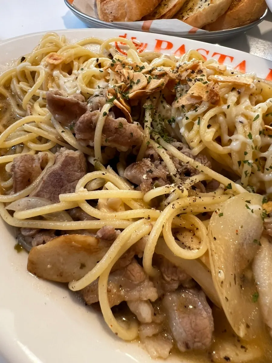 Pasta Han Kki's beef brisket aglio olio