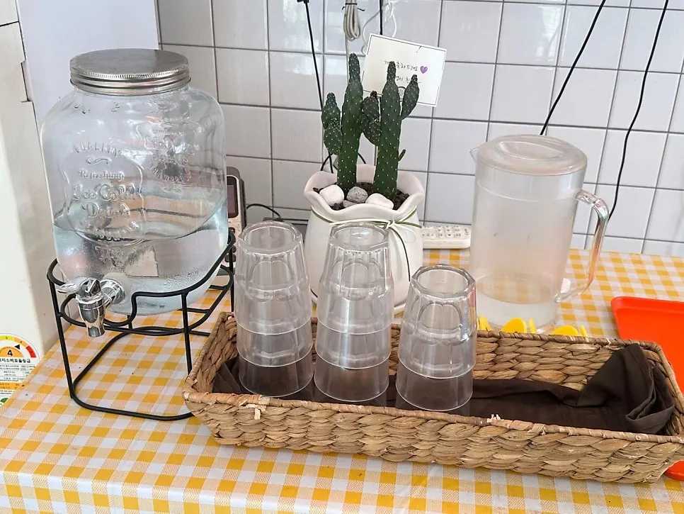 Self-serve bar with water and cups