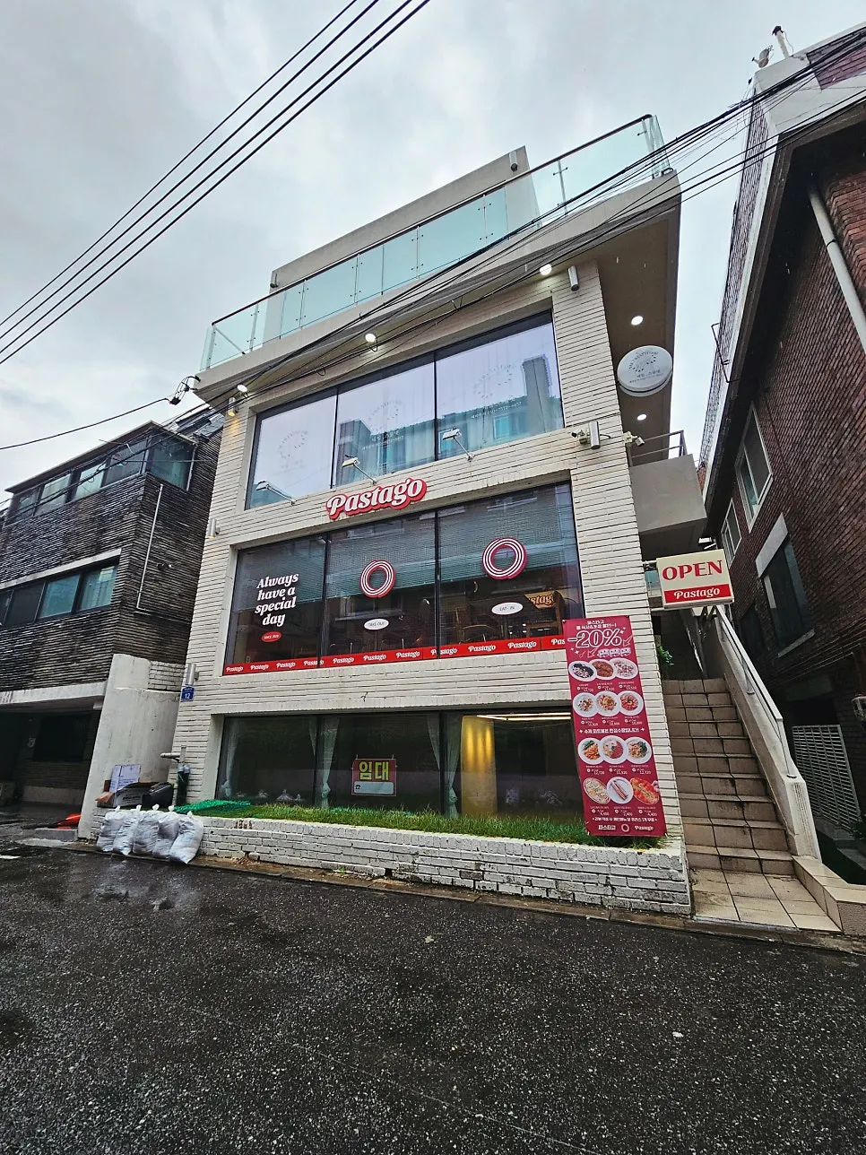 Residential street from Hongik University Station leading to Pasta Go Hongdae Branch