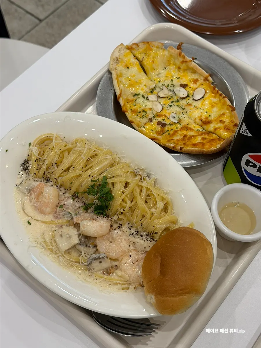 Solo Set 2 with gorgonzola mini pizza