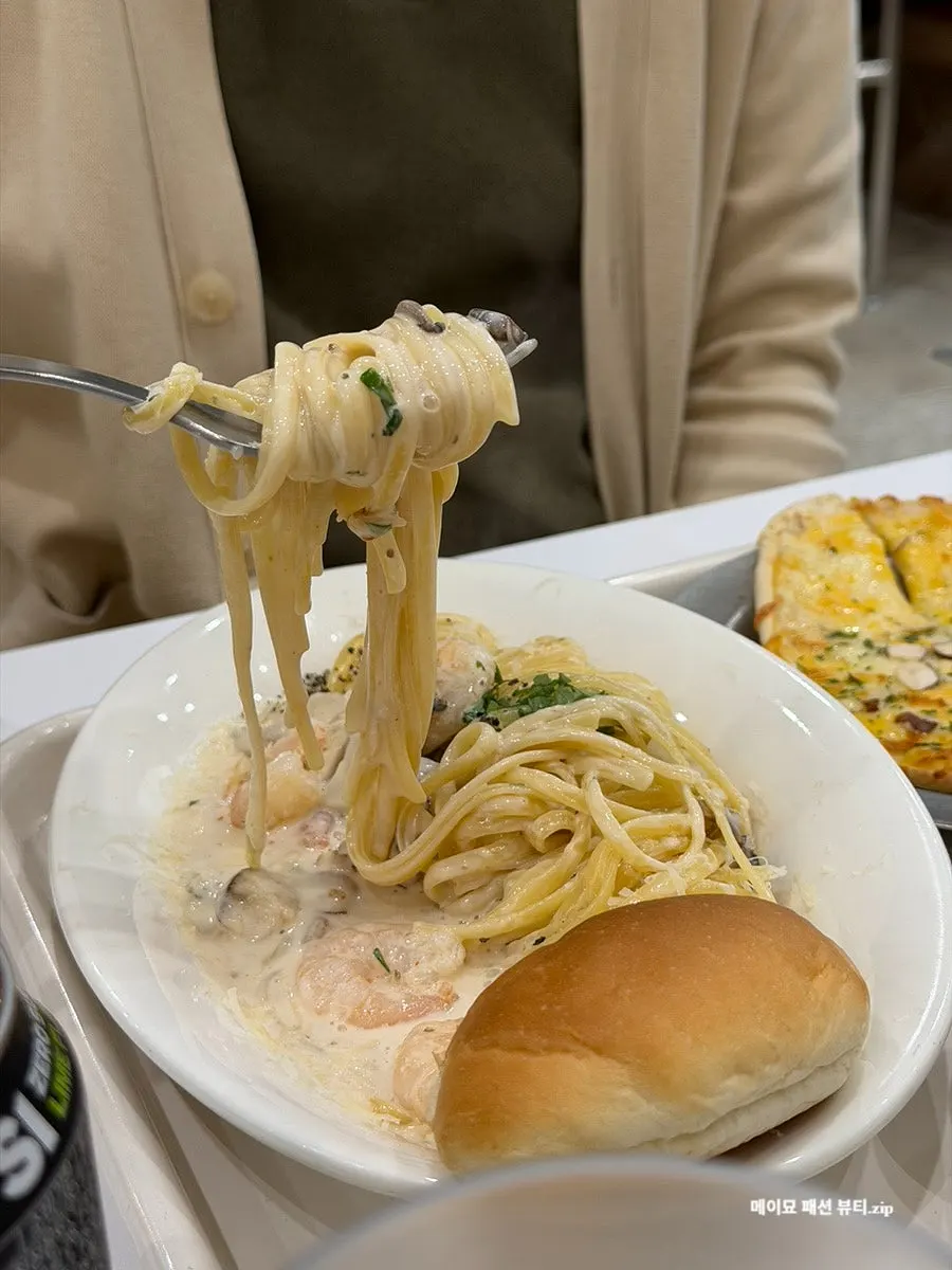 Chewy, well-cooked pasta noodles