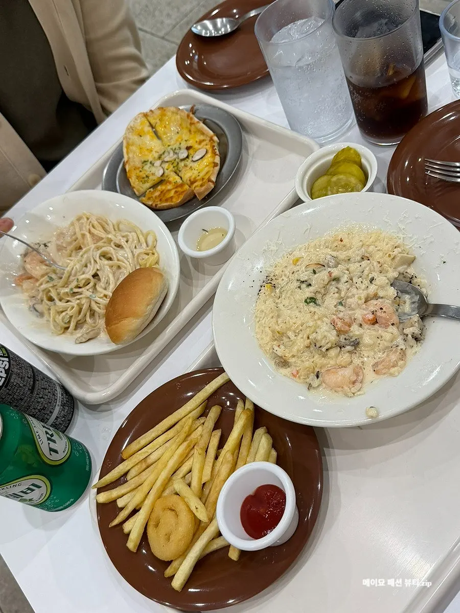 Table with pasta and risotto together