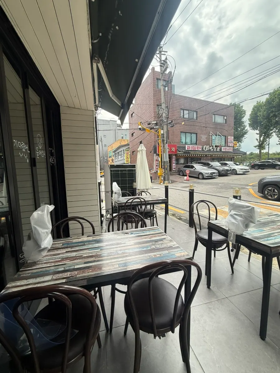 Entrance of Pasta Gram Yangjae Main Branch with adjacent building parking lot