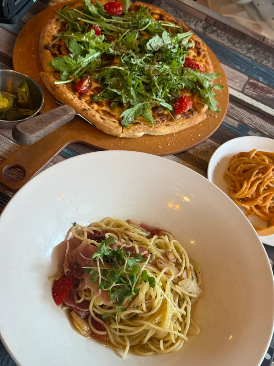 Interior seating at Pasta Gram Yangjae Main Branch