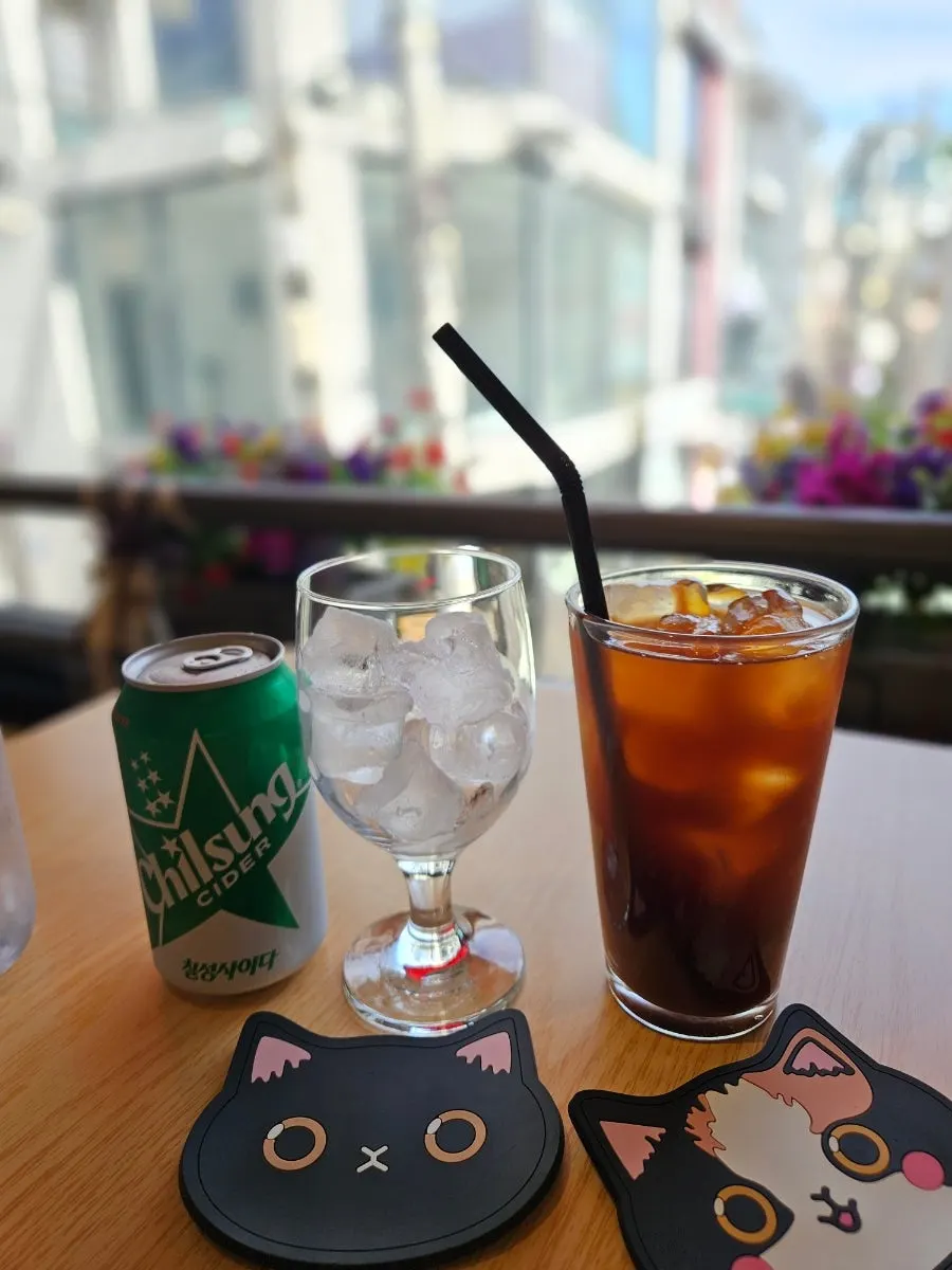 계산대 옆에 진열된 홈메이드 수제청 병