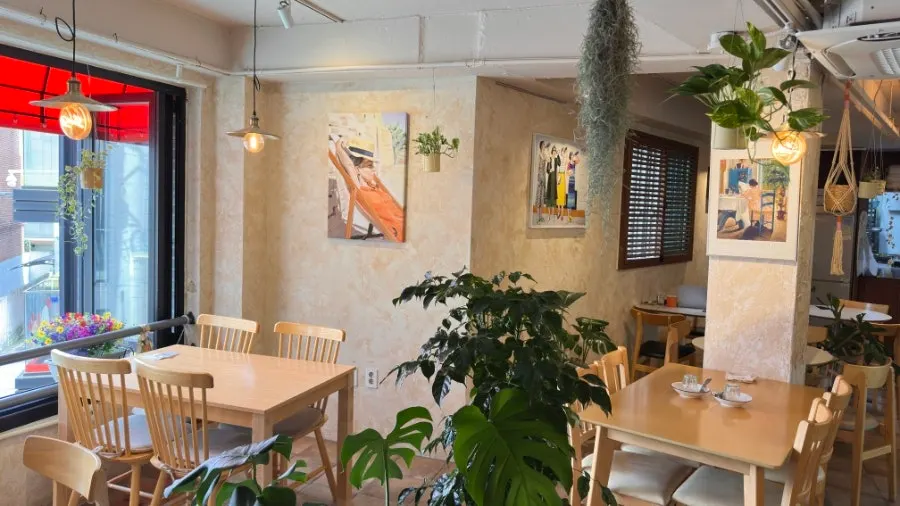 Full view of Pastiar's dining hall with a chandelier