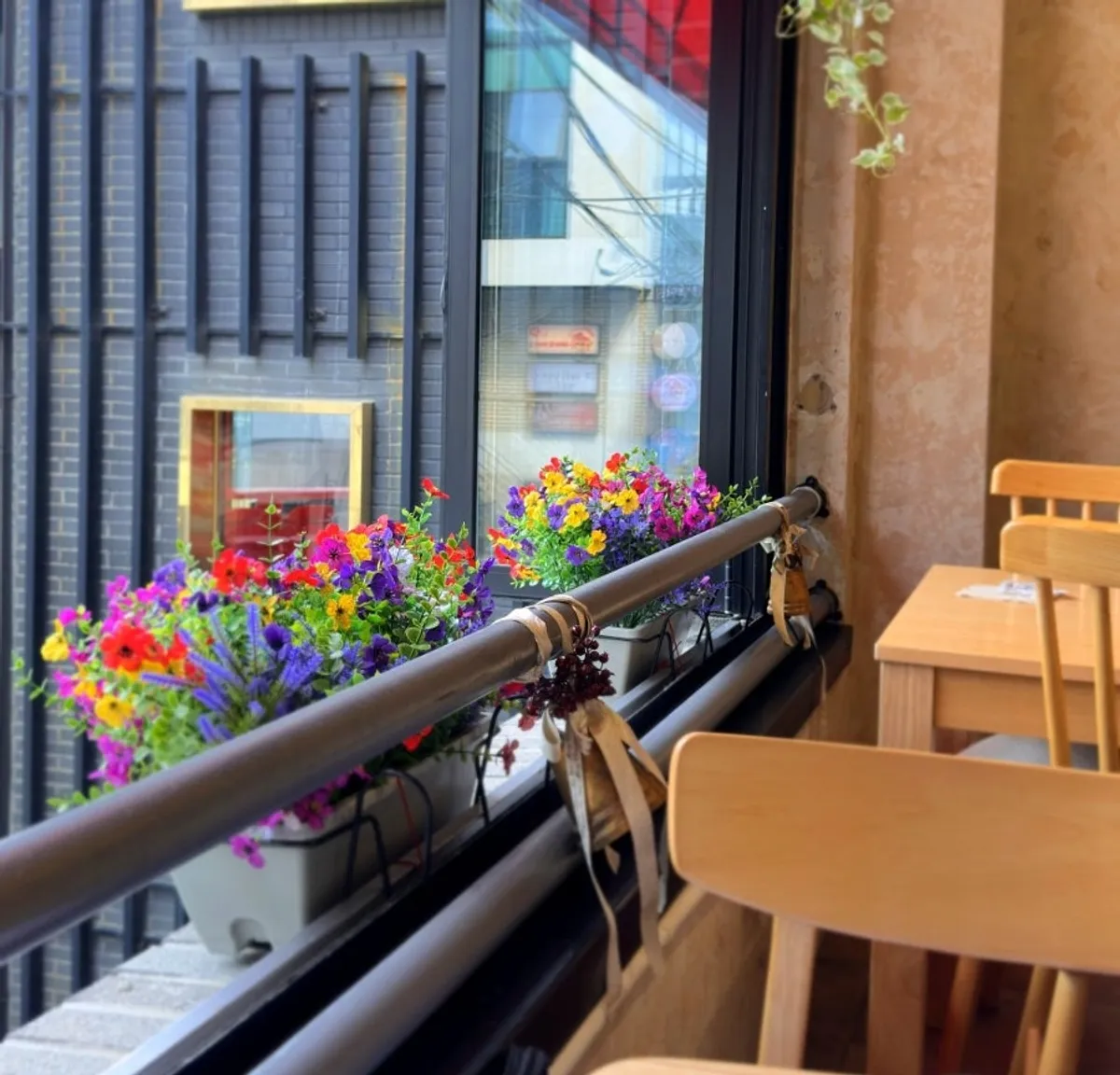 Full lunch spread at Pastiar by the flower-view window