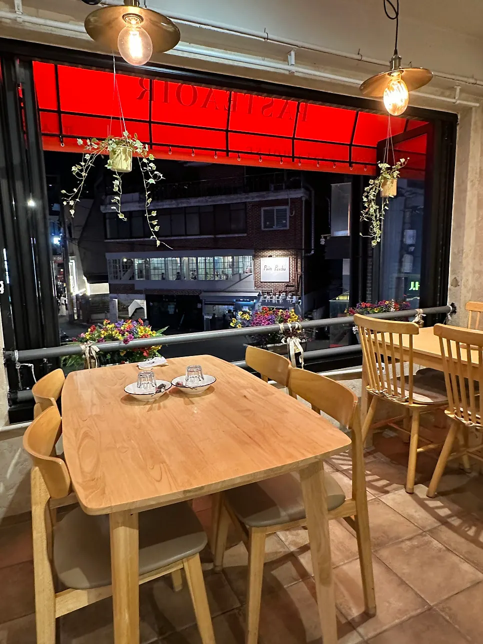 European-style interior inside Pastiar