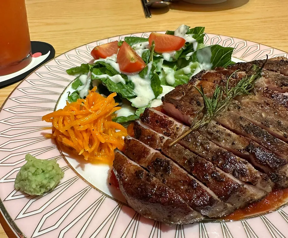 Plate of Pastiar's sous vide steak