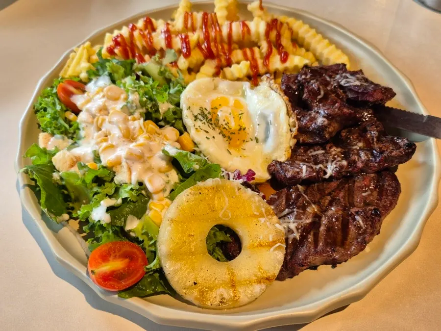Pastoboy's chuck flap steak salad