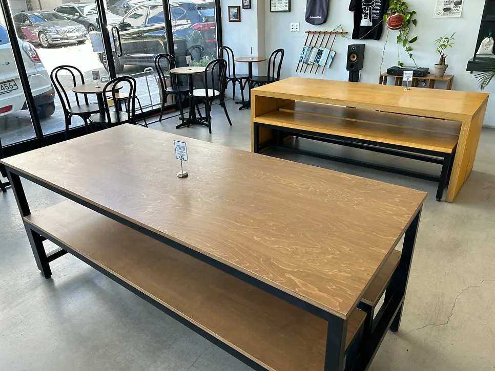Wide interior of Pound Coffee Unjeong Main Branch with group seating