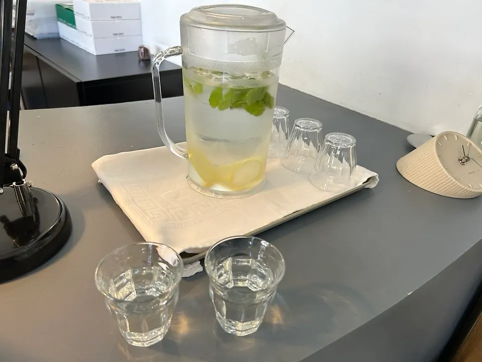 Lemon-mint-style welcome drink at Pound Coffee Unjeong Main Branch