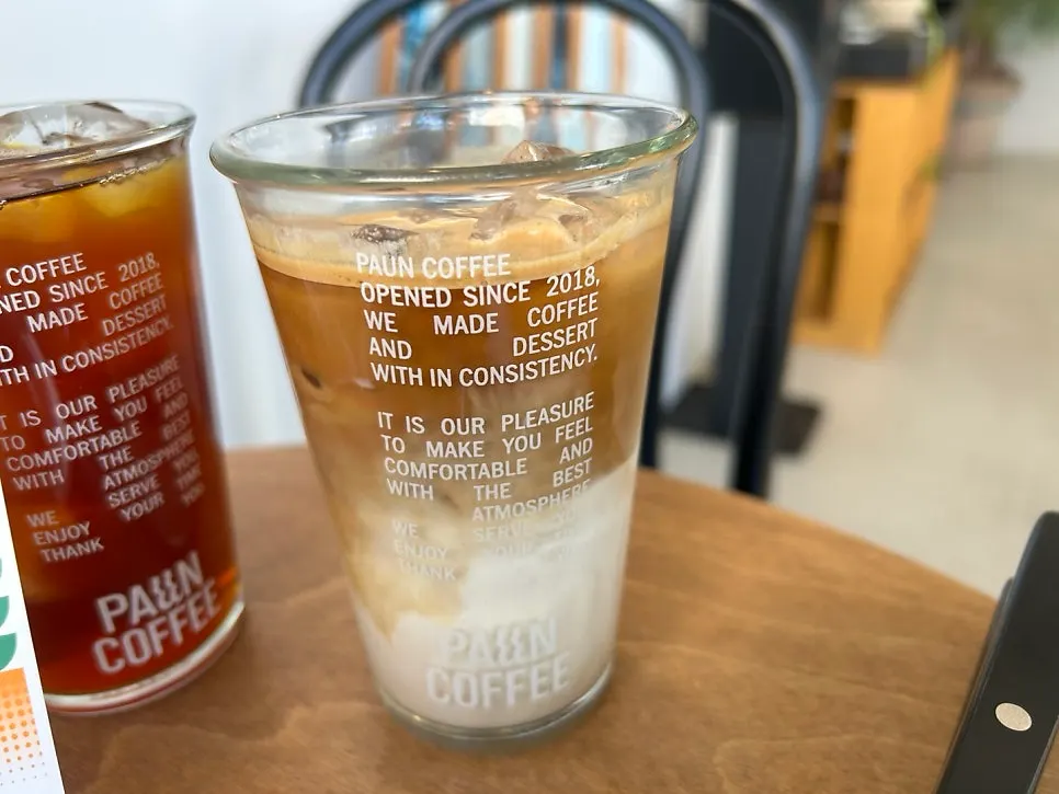Café latte at Pound Coffee Unjeong Main Branch