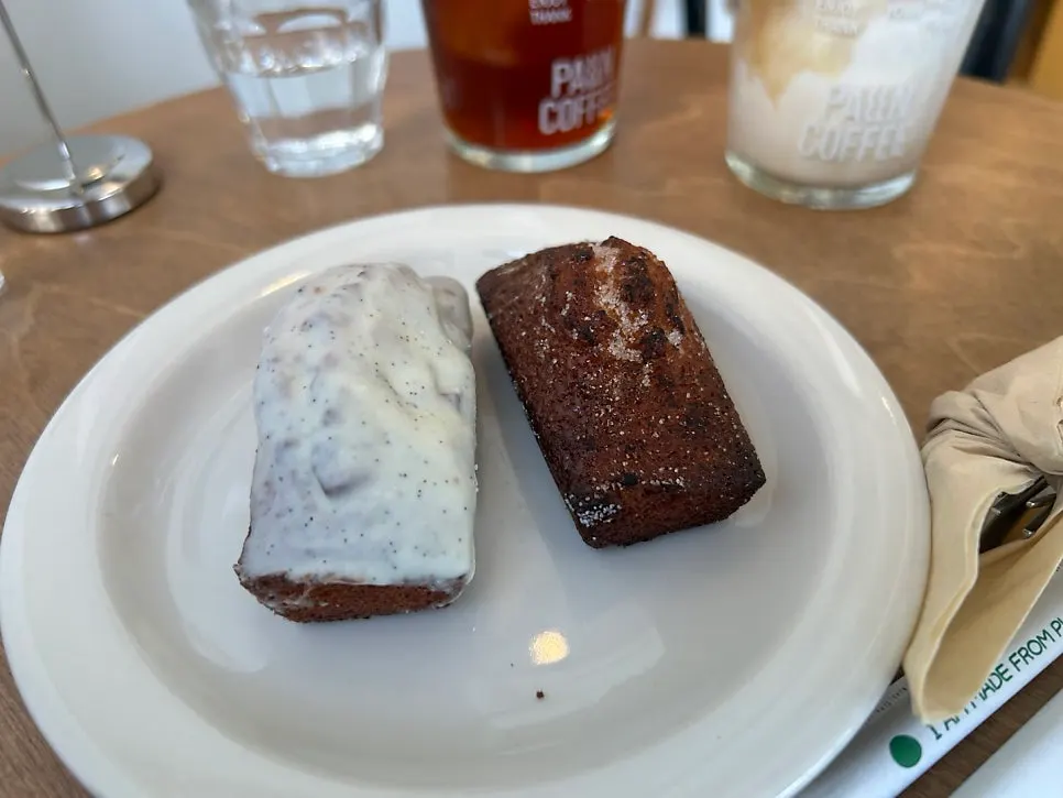 Vanilla bean macadamia financier and cinnamon financier