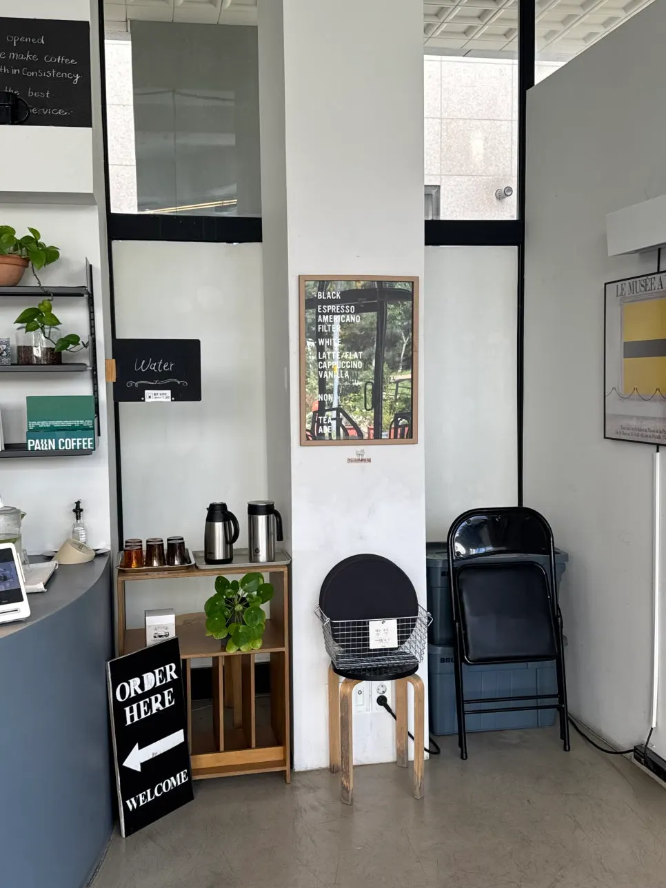 Interior atmosphere of Pound Coffee Unjeong Main Branch