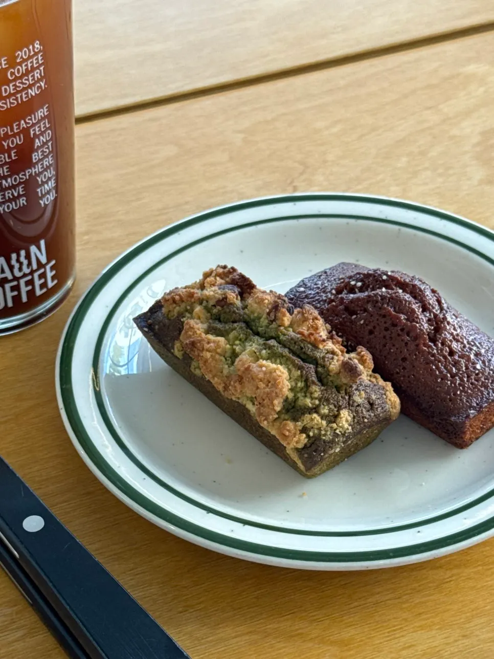 Two kinds of financiers on the table