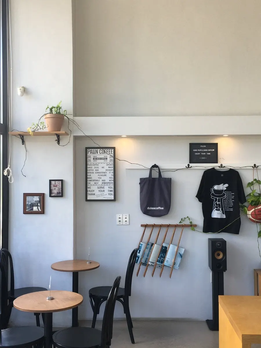 Table layout inside Pound Coffee