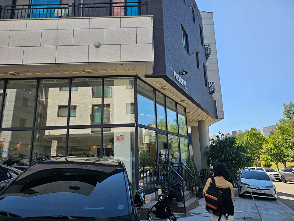 파주 운정 주택가 카페 파운커피 전경