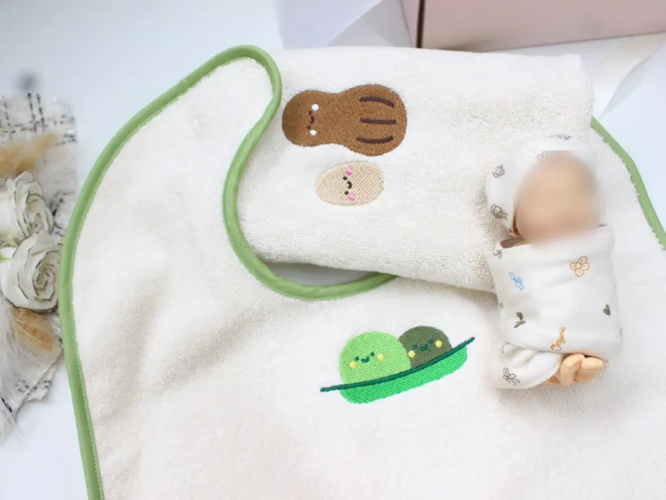 Cover image of the Peachcong Wash Bib baby gift set