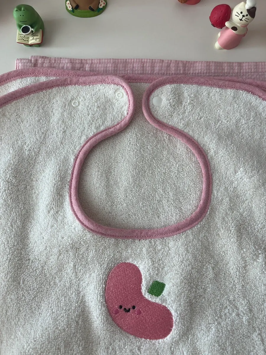 피치콩 워시빕 목 부분 똑딱단추 디테일