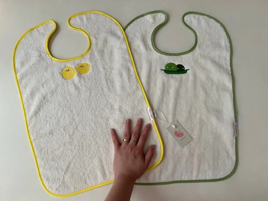 Size comparison between a regular bib and the Peachkong Wash-bib