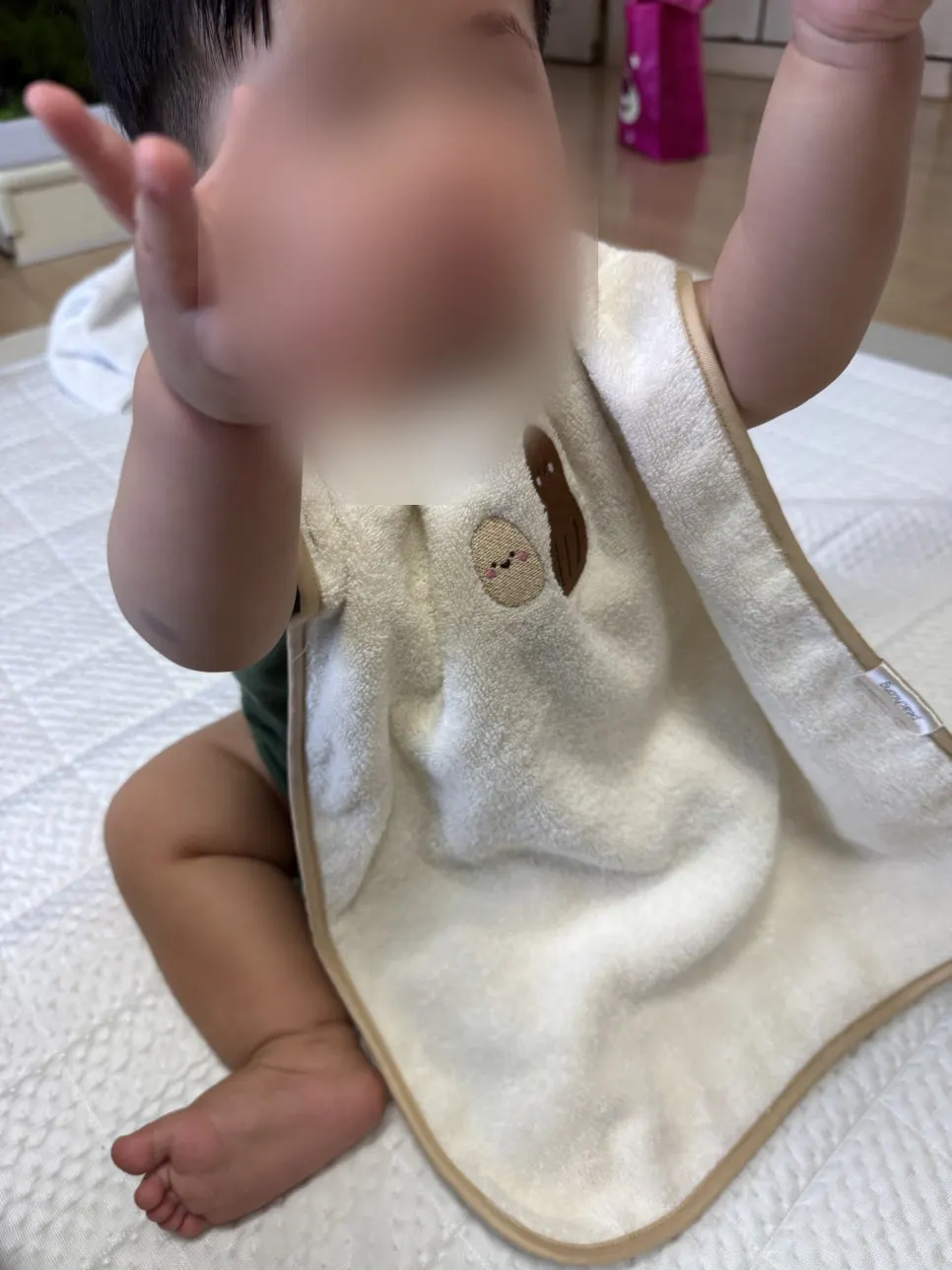 Wash bib bayi bersaiz luas