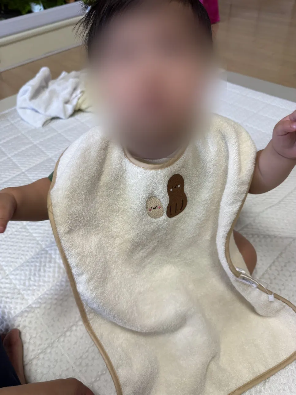 Wash bib bayi digunakan semasa basuh muka dan MPASI