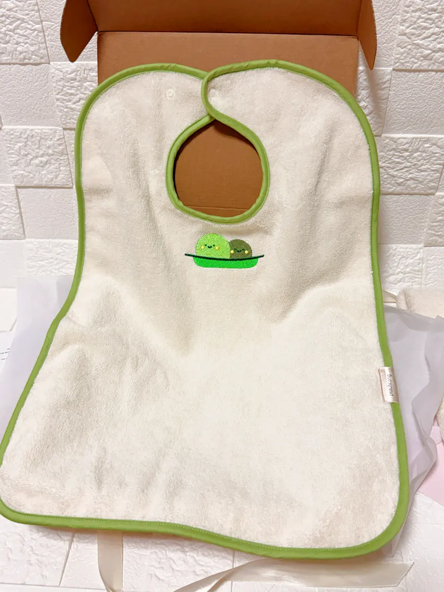 Wash bib for washing a baby's face