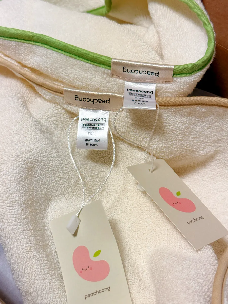 Wash bib for cleanup after weaning meals