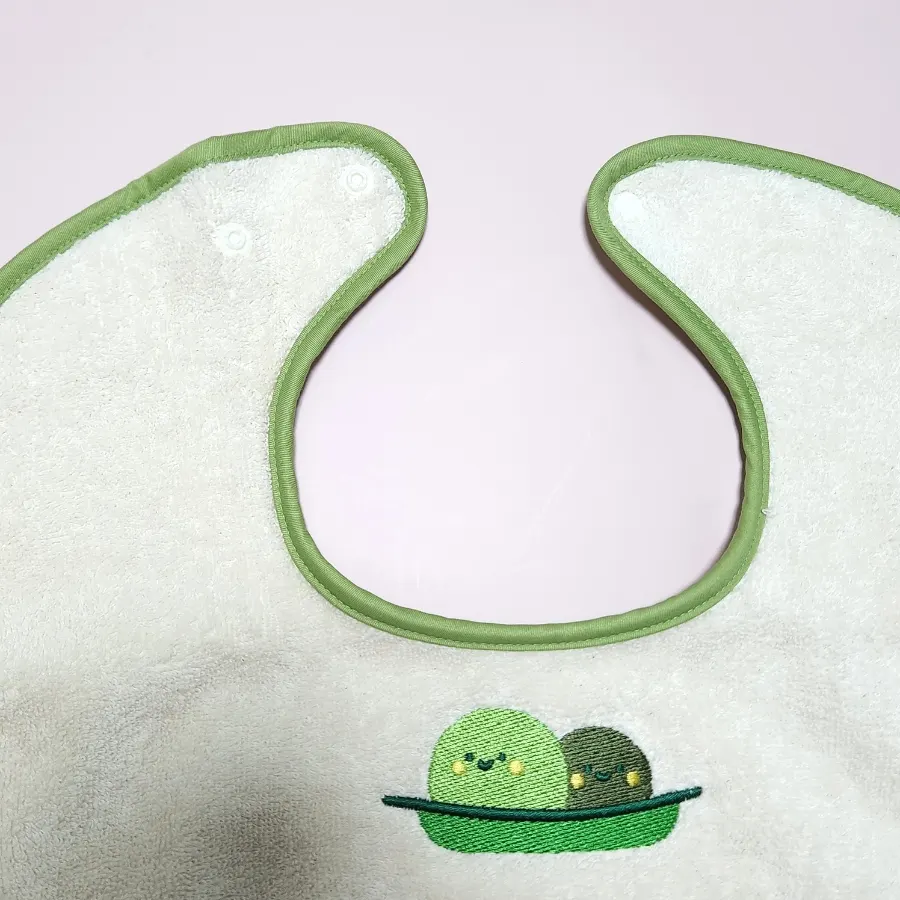Pea and chick design wash bibs