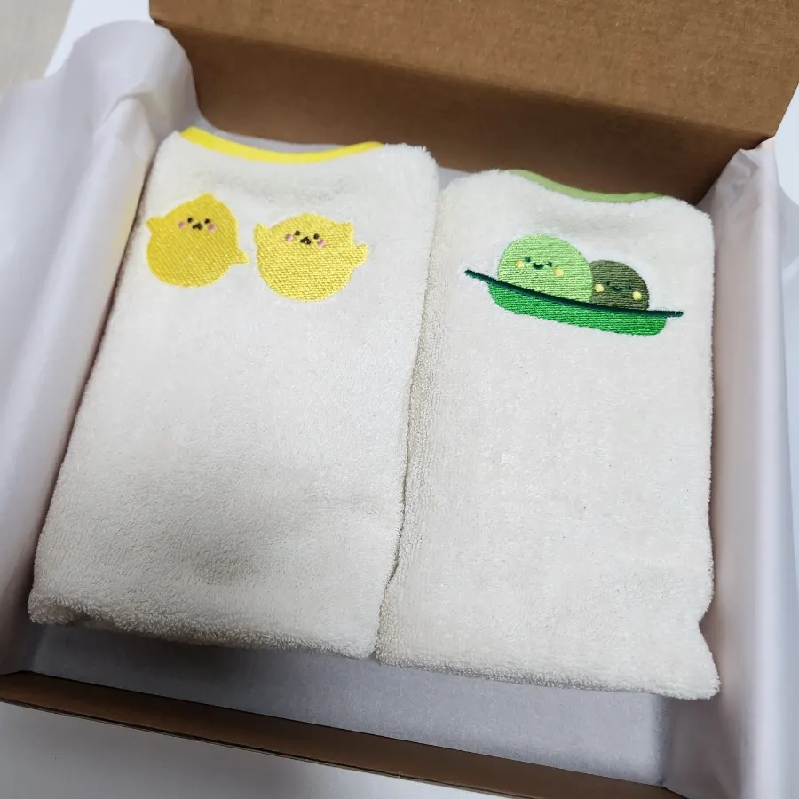 Soft-textured wash bib