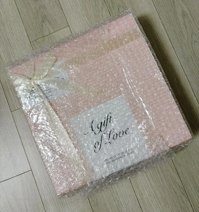 Peach Kong Wash Bib gift set in protective packaging