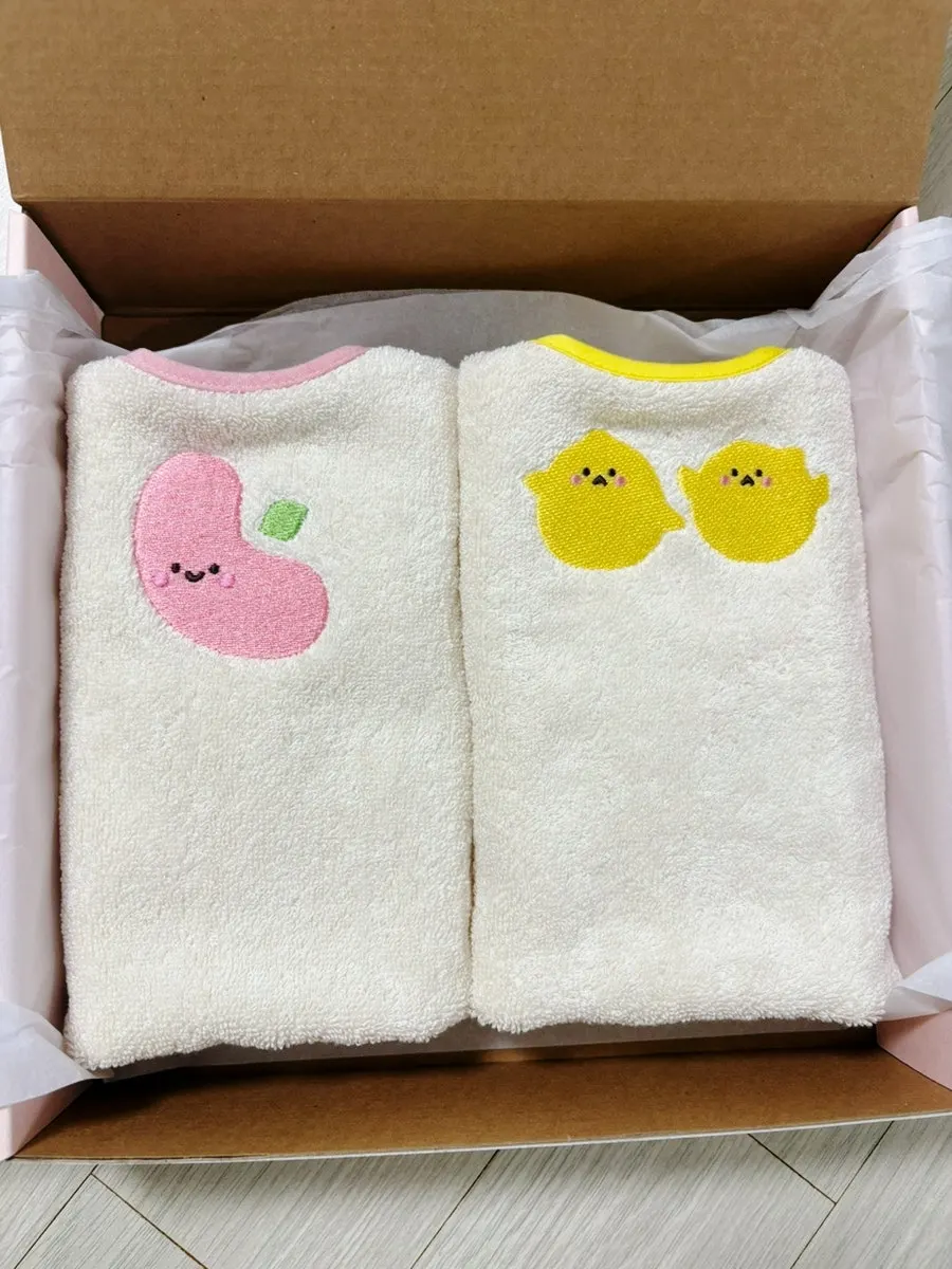 Peach Kong and Chickpea two-piece Wash Bib set