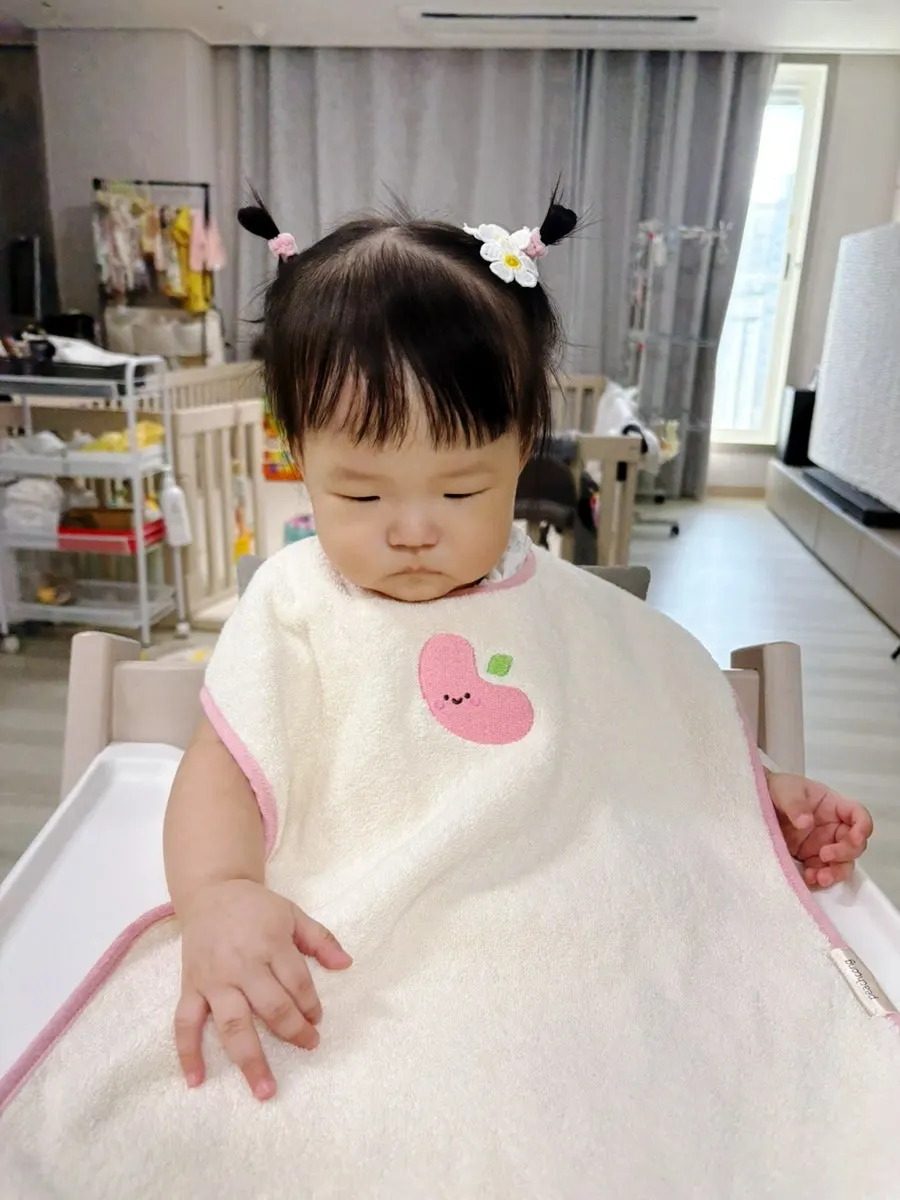 Baby Wash Bib used as a feeding-tray cover